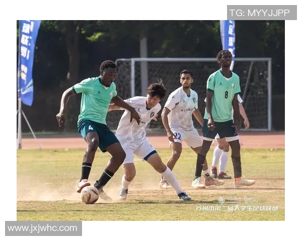 足球明星大学生的成长之路与校园生活的精彩瞬间