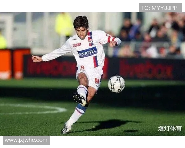 各大足球明星的独特技能与擅长领域解析与比较